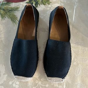 Black canvas Vionic Valeri espadrilles flats size 9